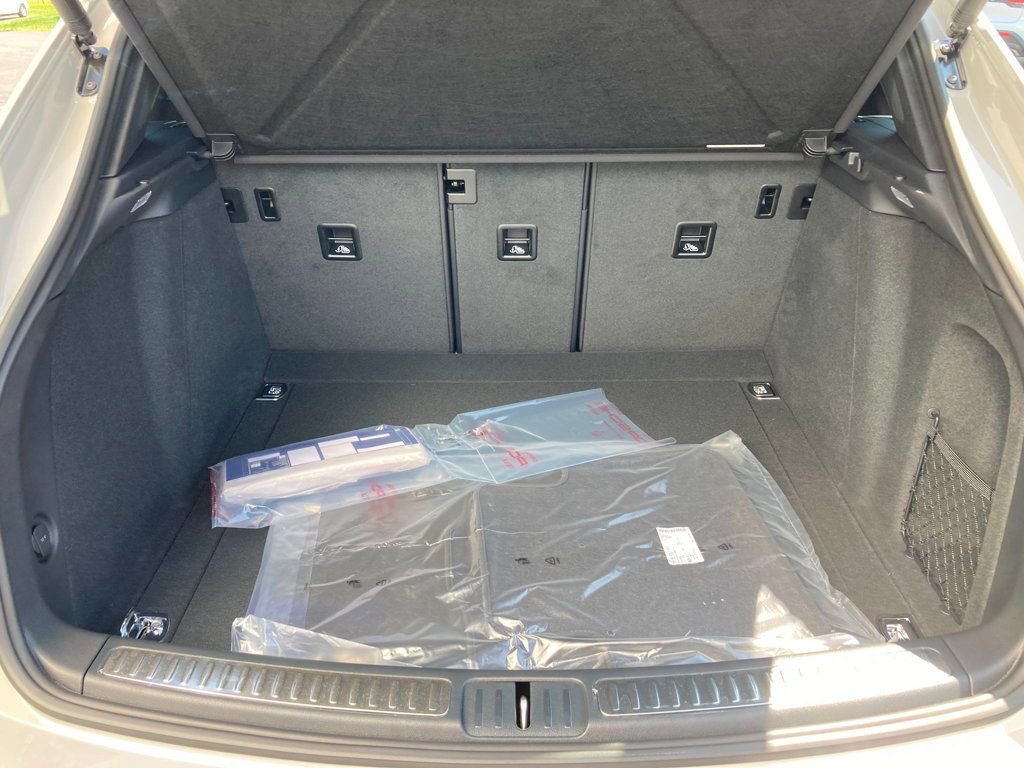 Certified 2025 Porsche Macan image 31