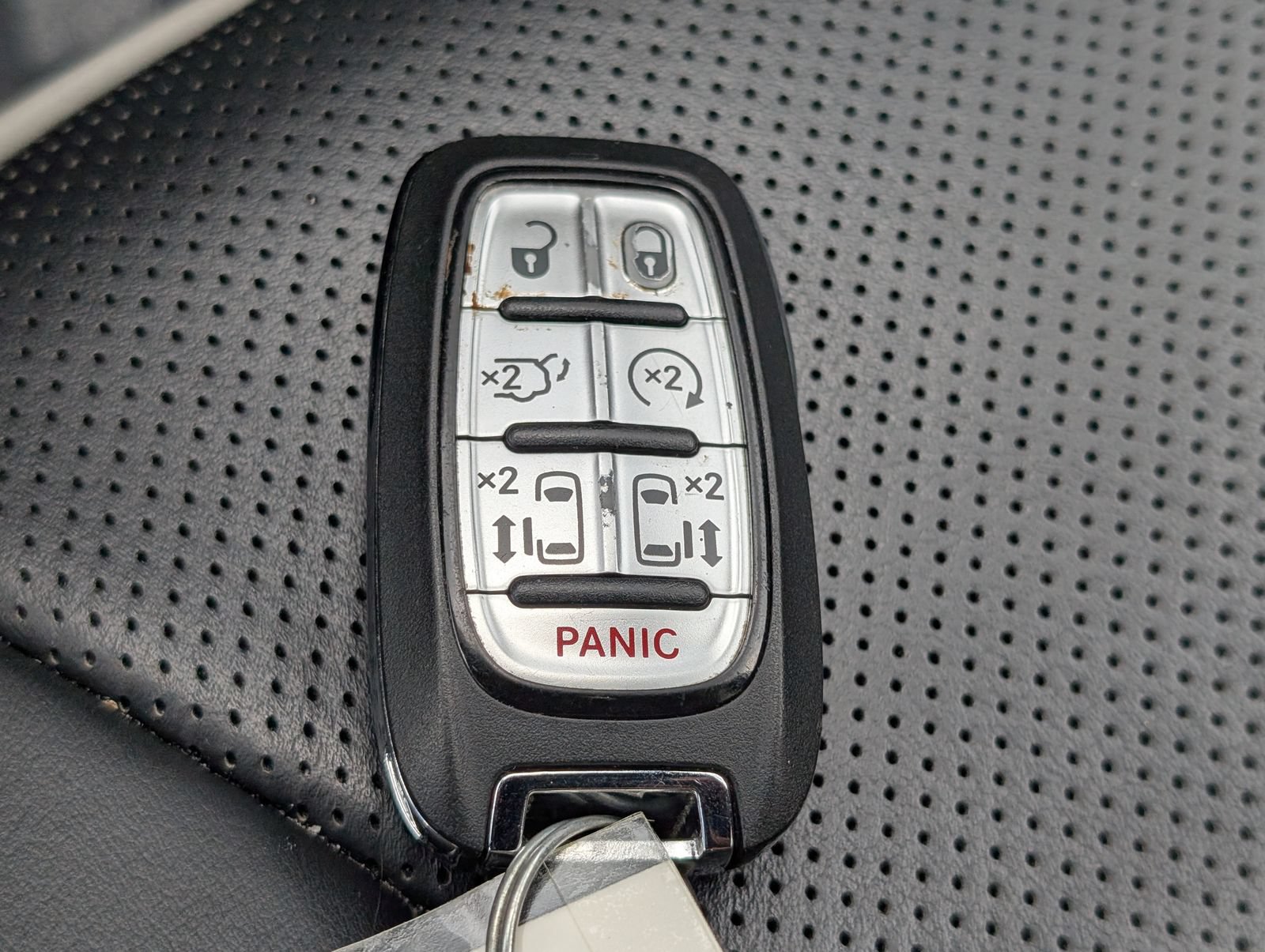 Used 2025 Chrysler Pacifica Limited FWD image 21