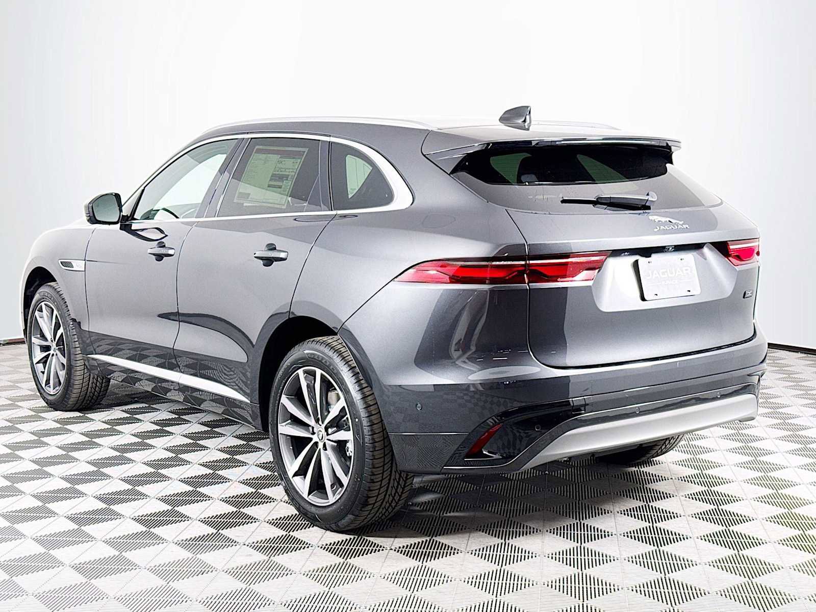 New 2026 Jaguar F-PACE R-Dynamic S image 7