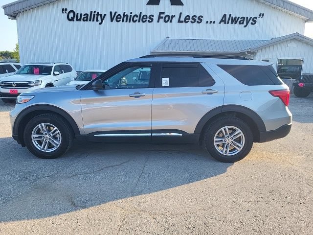 Used 2020 Ford Explorer XLT w/ Equipment Group 202A AWD/4WD image 25