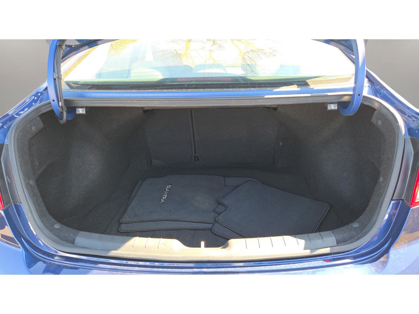 Used 2019 Hyundai Elantra SE image 14