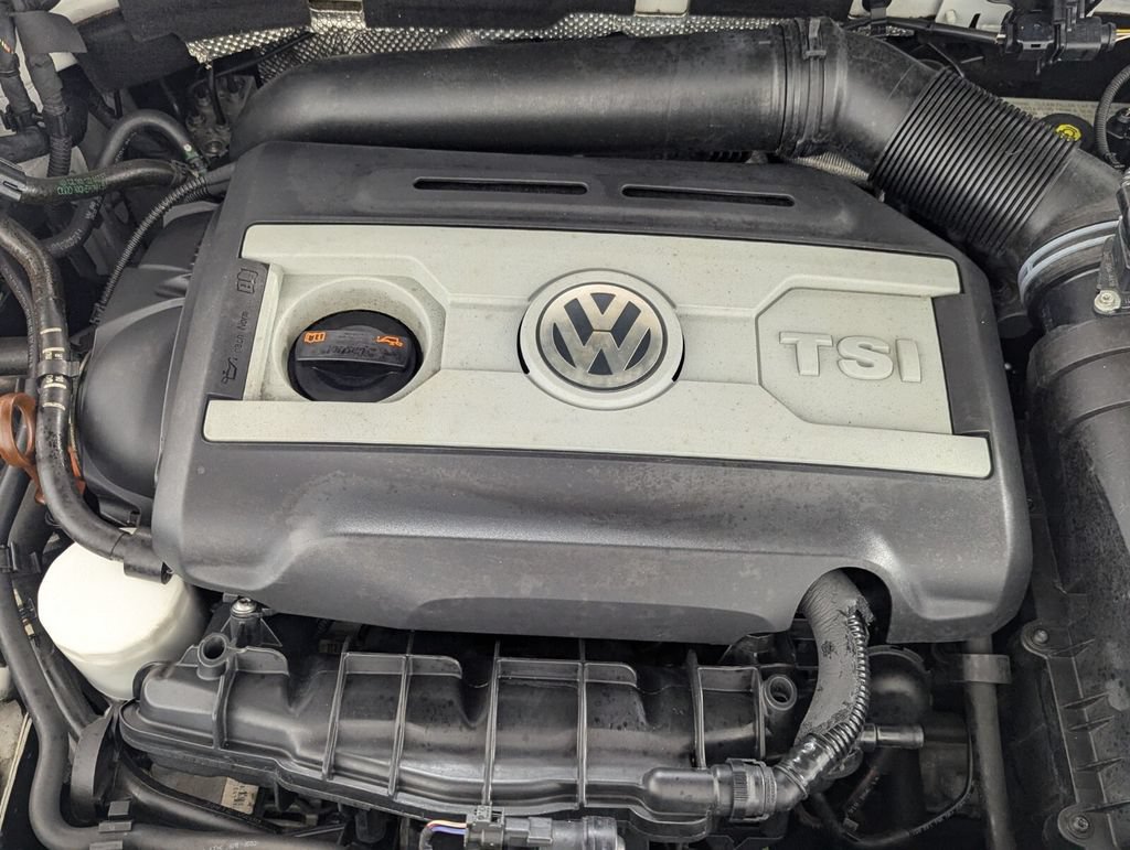 Used 2012 Volkswagen CC Lux FWD image 11