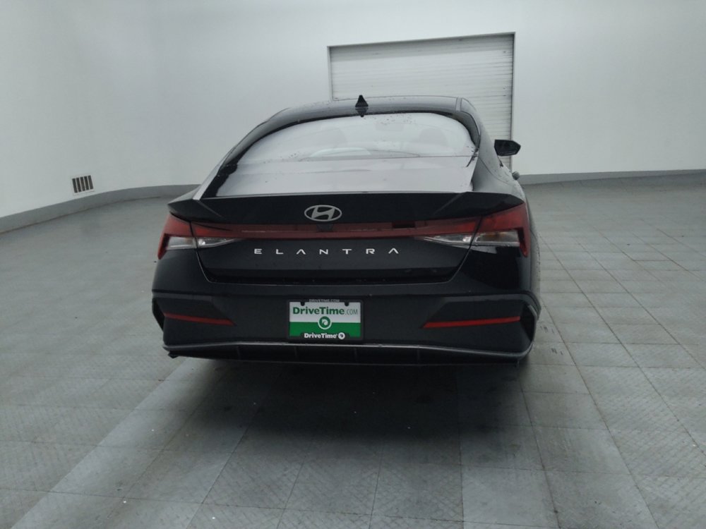 Used 2025 Hyundai Elantra SE image 7