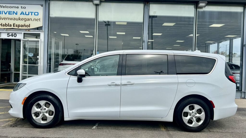 Used 2017 Chrysler Pacifica LX w/ Tire & Wheel Group FWD image 32