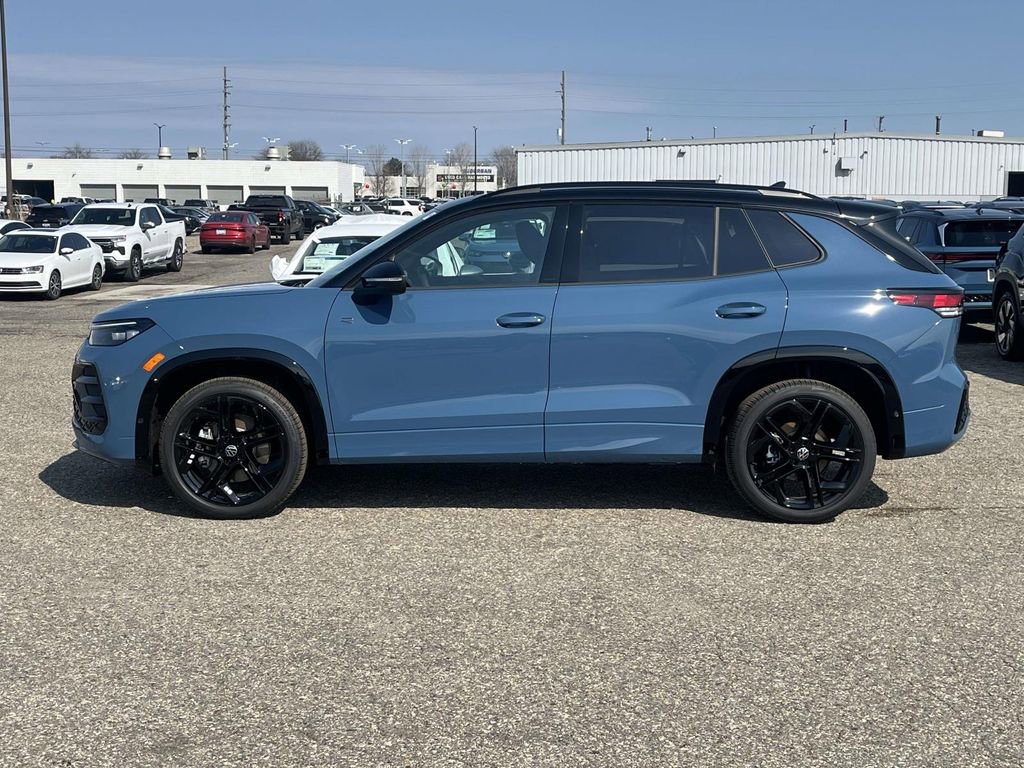 New 2026 Volkswagen Tiguan SE R-Line AWD/4WD image 2