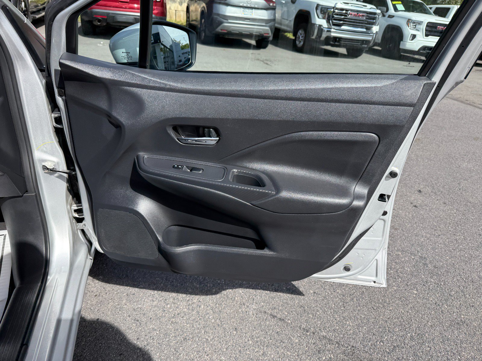 Used 2025 Nissan Versa SV FWD image 22