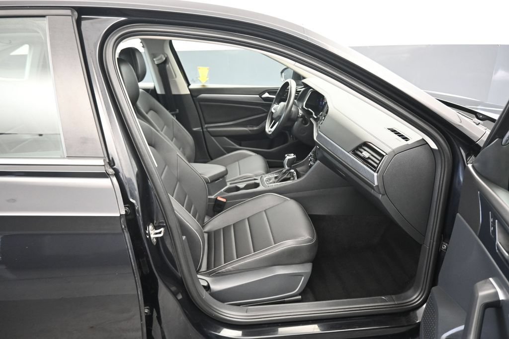 Used 2024 Volkswagen Jetta SE FWD image 38
