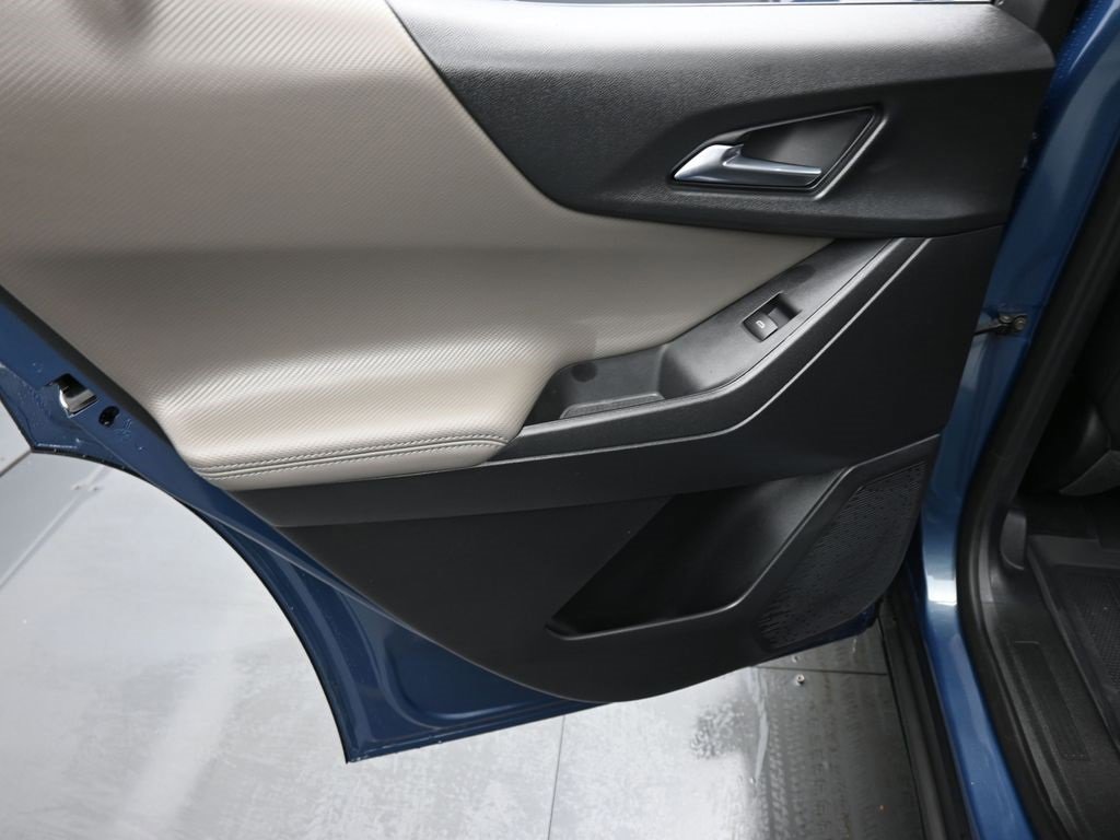 Used 2026 Chevrolet Equinox LT w/ Convenience Package II image 12