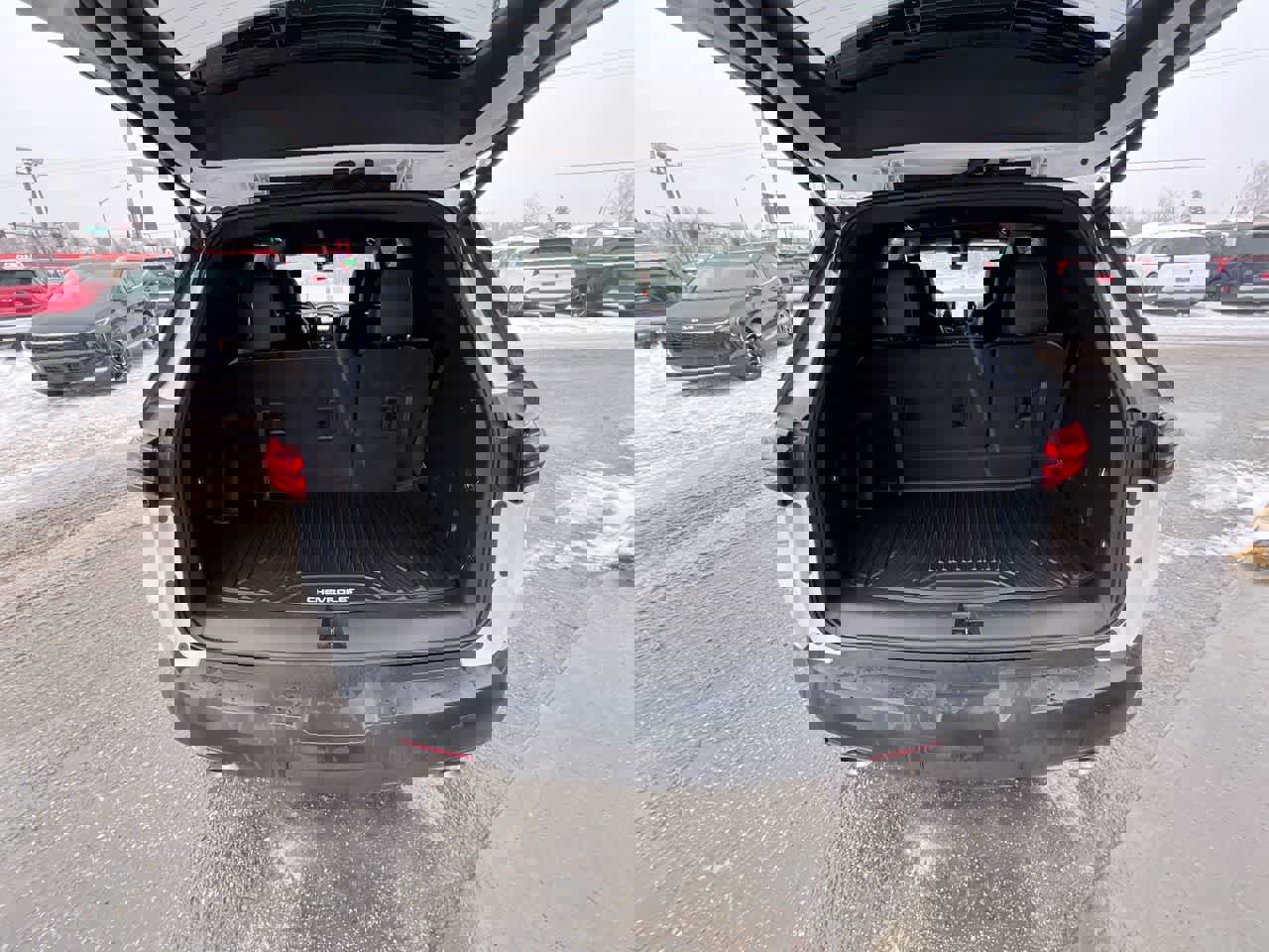 Used 2023 Chevrolet Traverse RS image 25