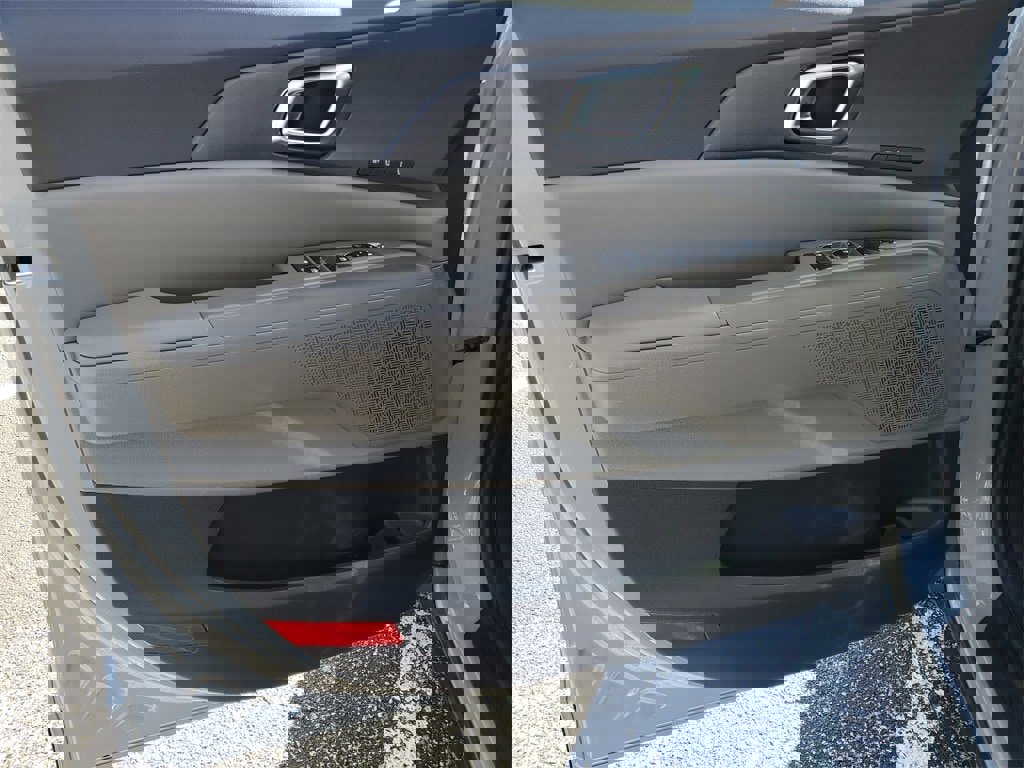 Used 2025 Kia Carnival EX image 8