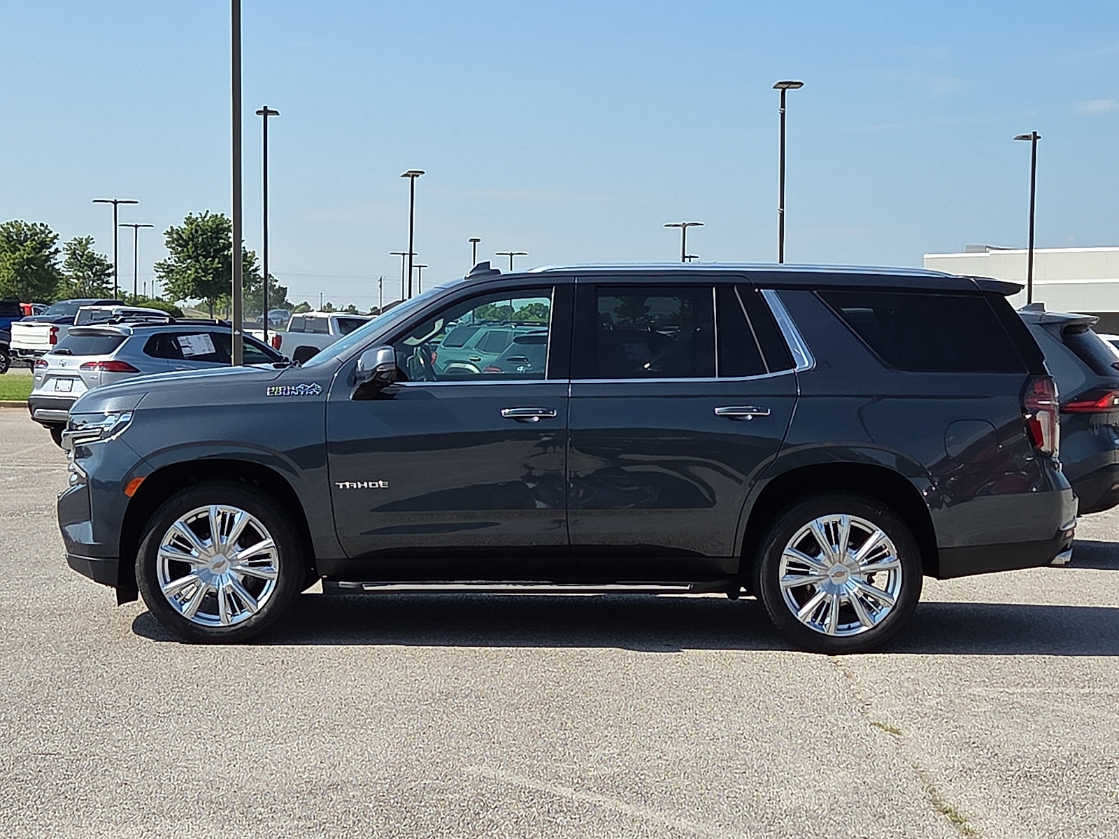 Used 2021 Chevrolet Tahoe High Country AWD/4WD image 3