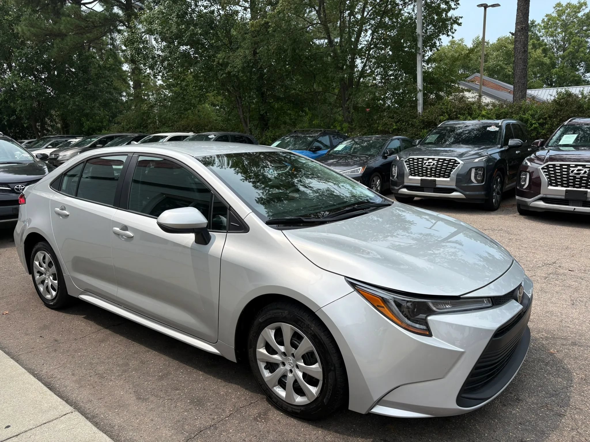 Used 2025 Toyota Corolla LE FWD image 4