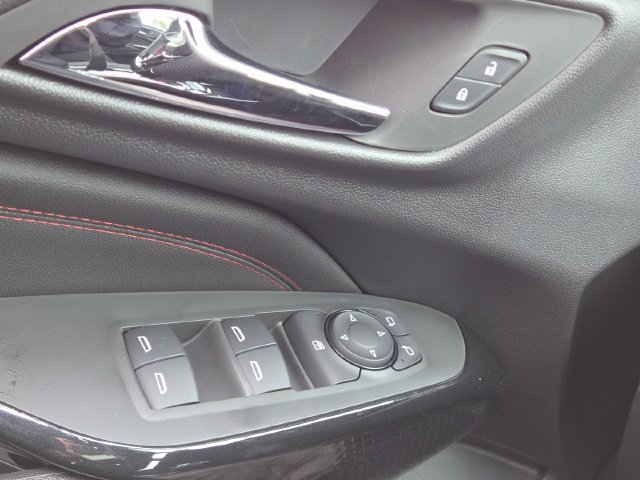 New 2026 Chevrolet Trax RS w/ Sunroof Package FWD image 24