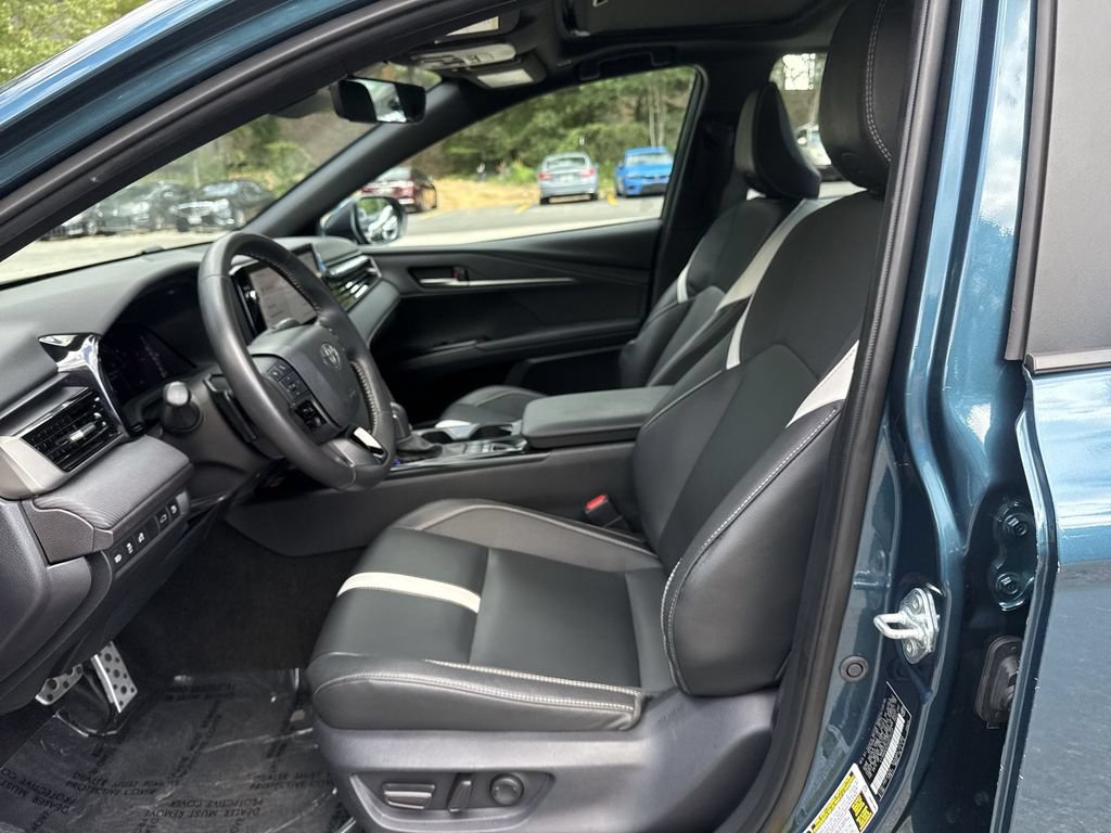 Used 2025 Toyota Camry SE w/ Multimedia Upgrade Package FWD image 13