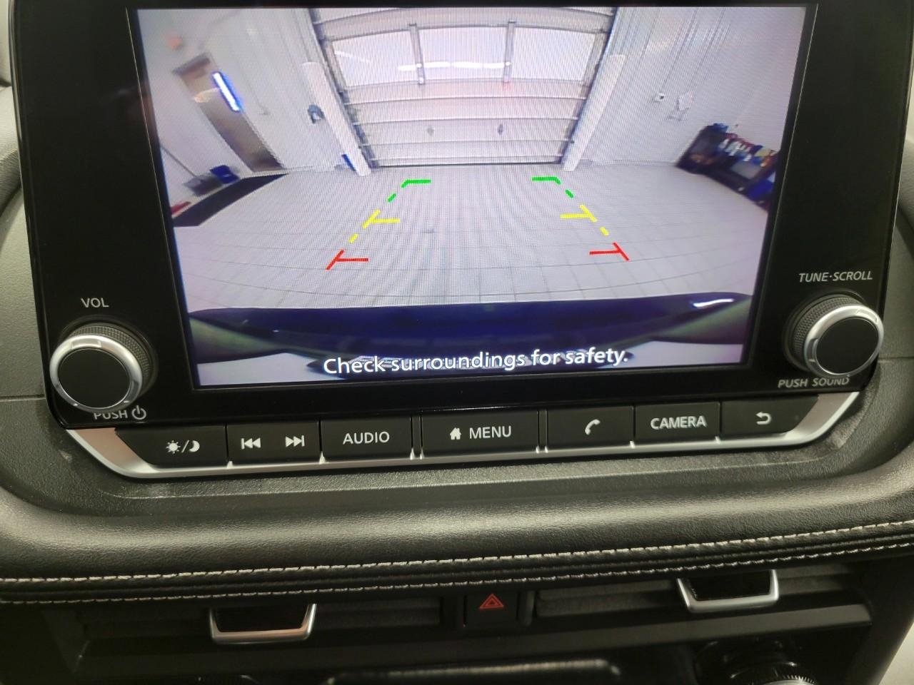 Used 2025 Nissan Rogue SV image 15