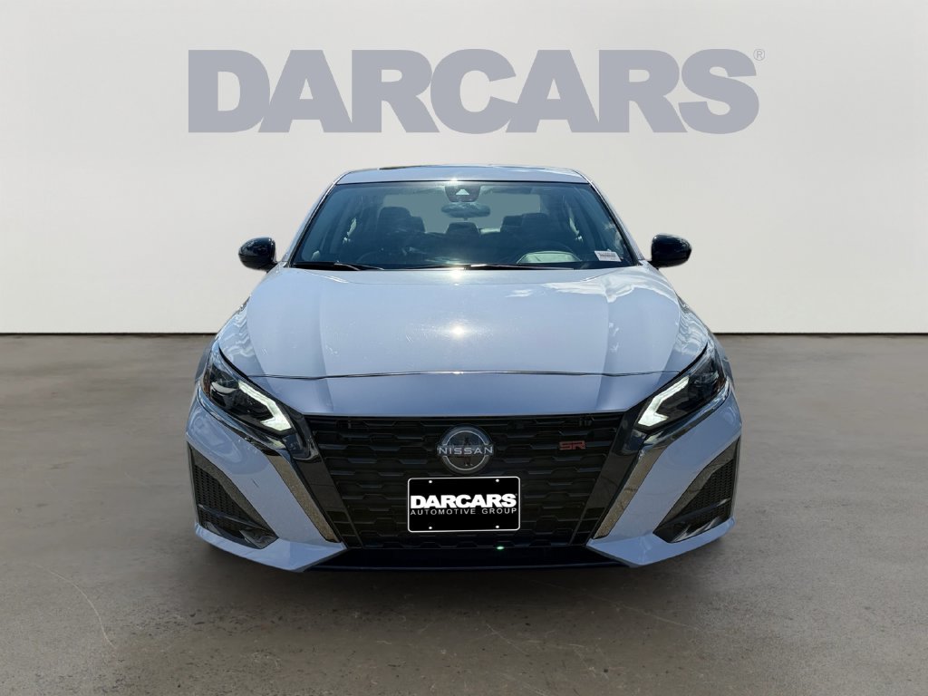 Used 2024 Nissan Altima 2.5 SR w/ SR Premium Package FWD image 2