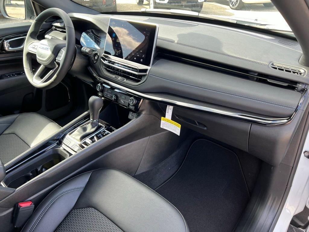 New 2026 Jeep Compass Latitude image 11