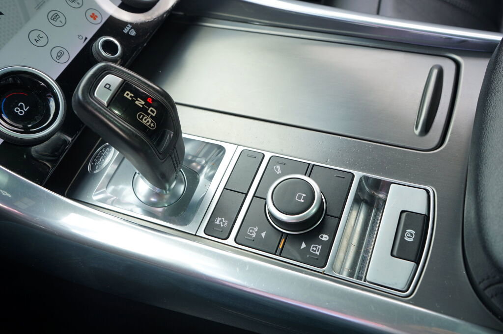 Used 2018 Land Rover Range Rover Sport SE AWD/4WD image 20