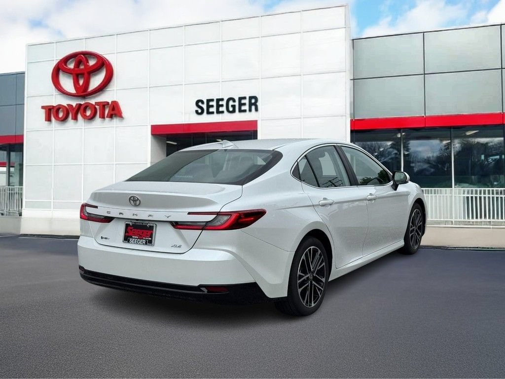 Used 2026 Toyota Camry XLE FWD image 3