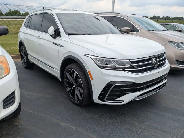 Used 2024 Volkswagen Tiguan SEL R-Line AWD/4WD image 2