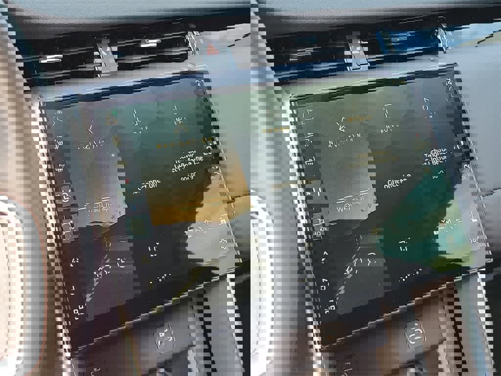 Used 2024 Land Rover Discovery Sport S image 29