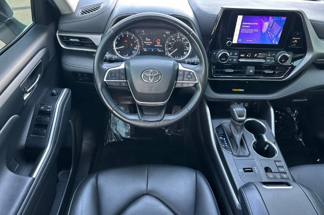 Used 2023 Toyota Highlander XLE FWD image 16