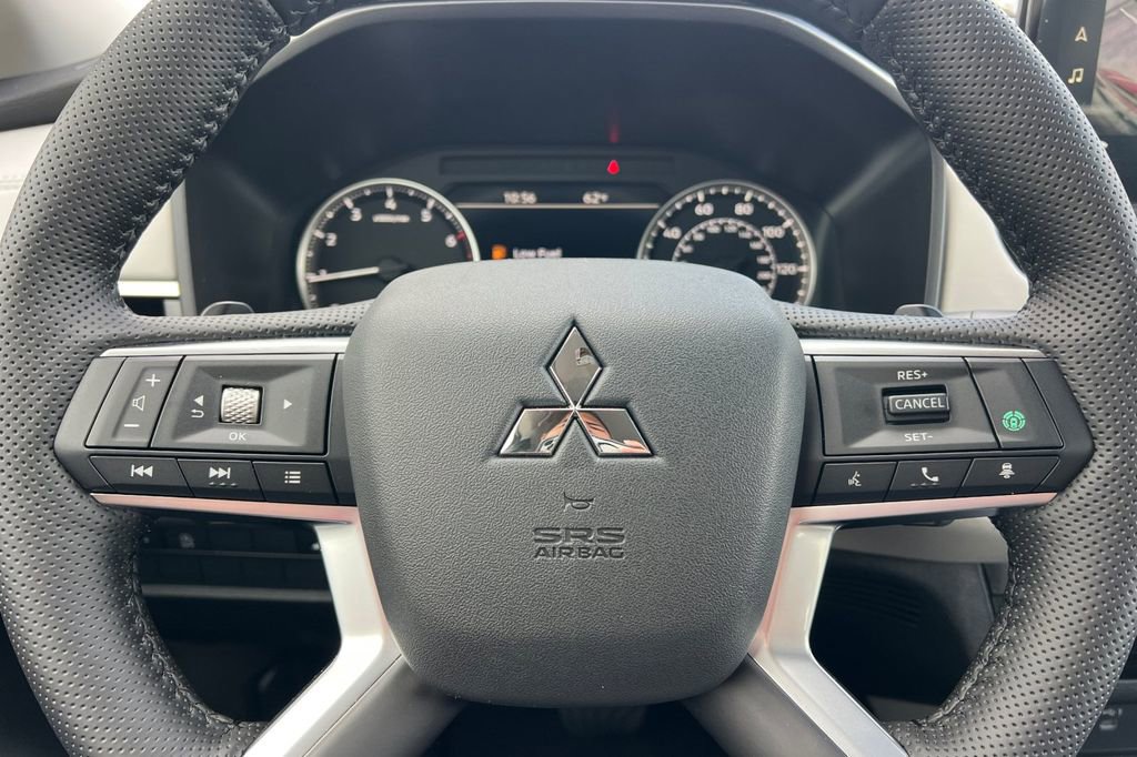 New 2026 Mitsubishi Outlander SE image 25