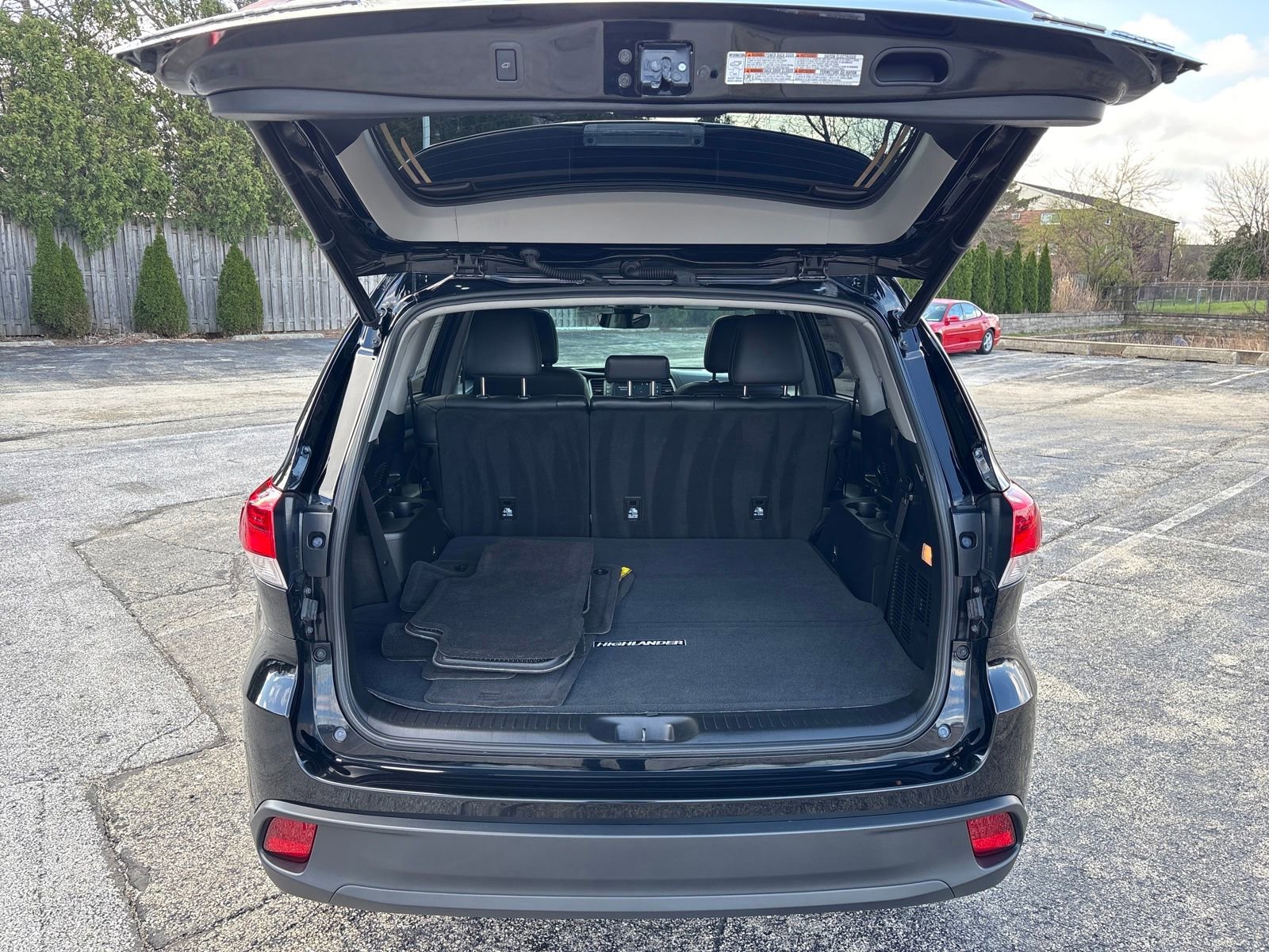 Used 2019 Toyota Highlander XLE w/ Carpet Mat Package (TMS) image 23