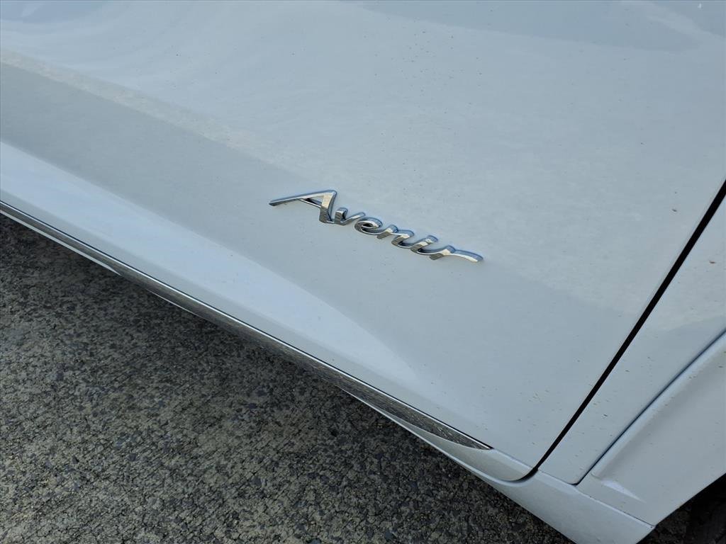 New 2026 Buick Enclave Avenir image 10