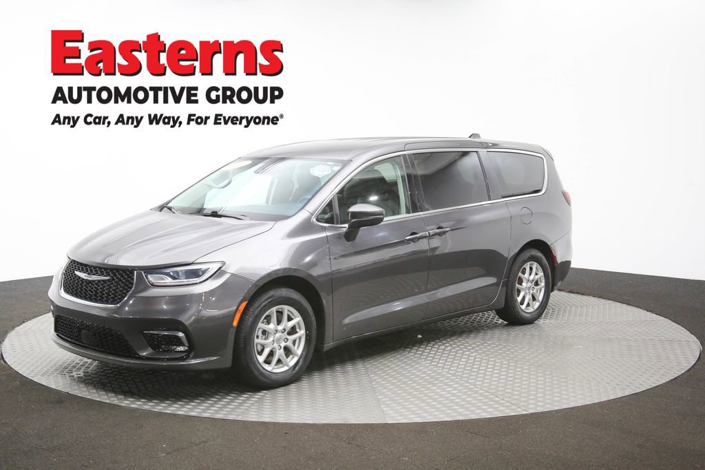 Used 2023 Chrysler Pacifica Touring-L FWD image 55