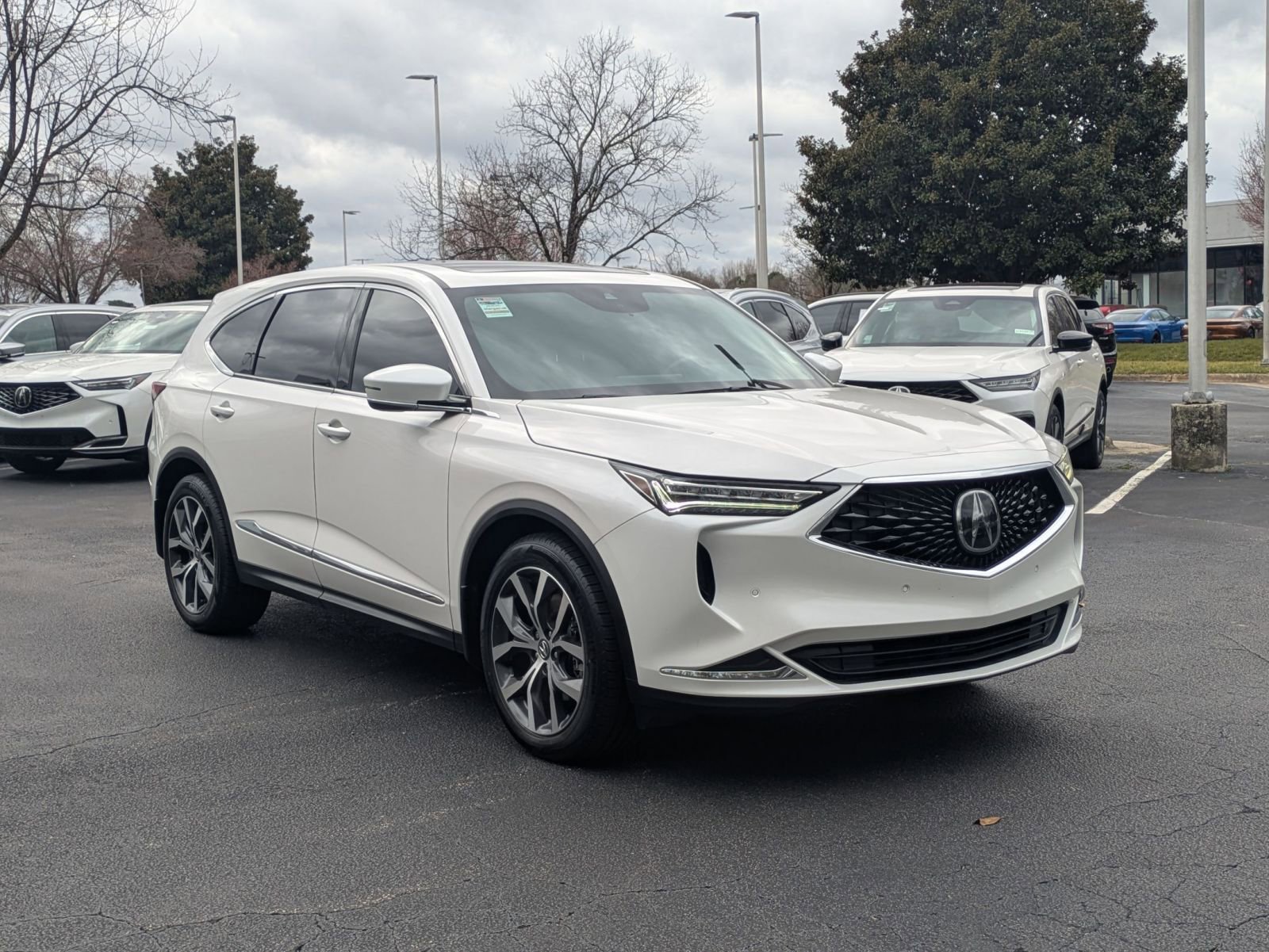Used 2024 Acura MDX SH-AWD w/ Technology Package image 3