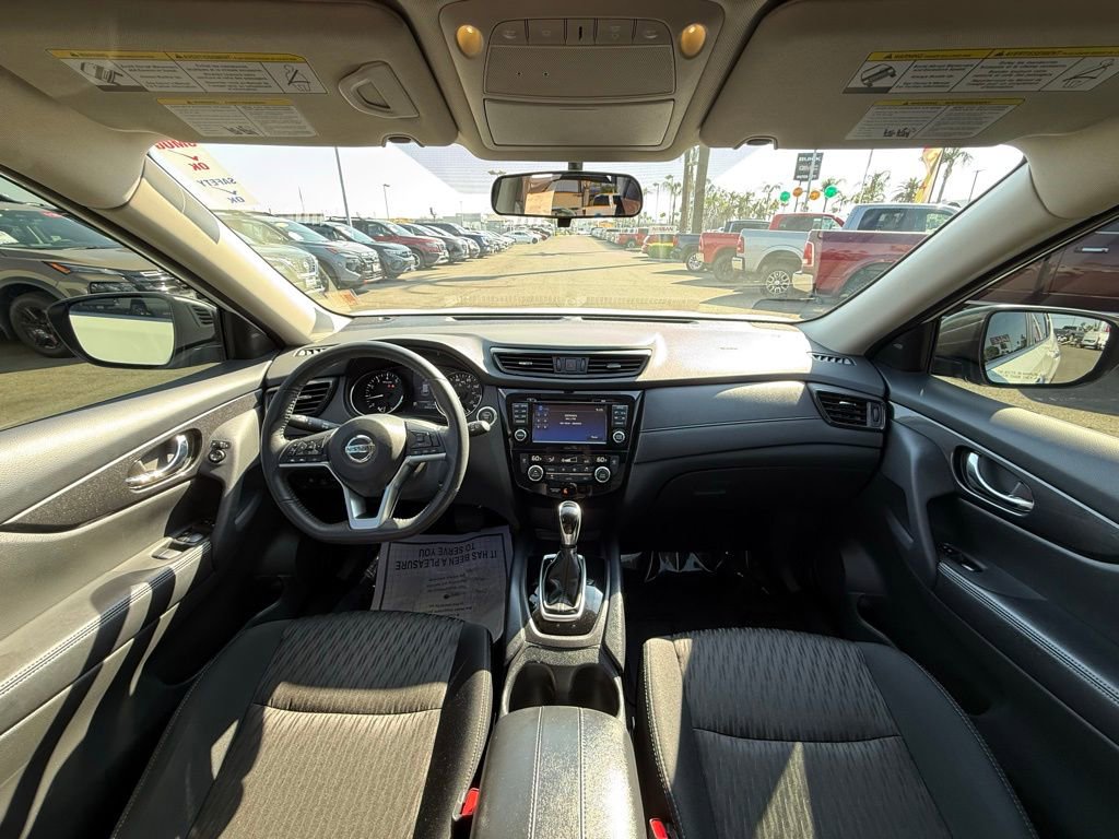 Used 2017 Nissan Rogue SV w/ SV Premium Package image 14