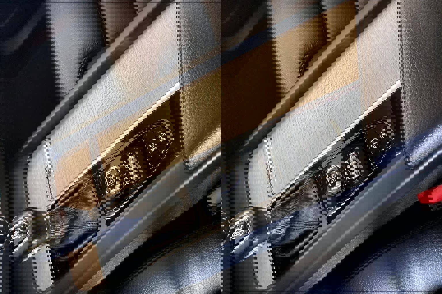 Used 2018 Volvo XC60 T5 Inscription w/ Convenience Package image 15