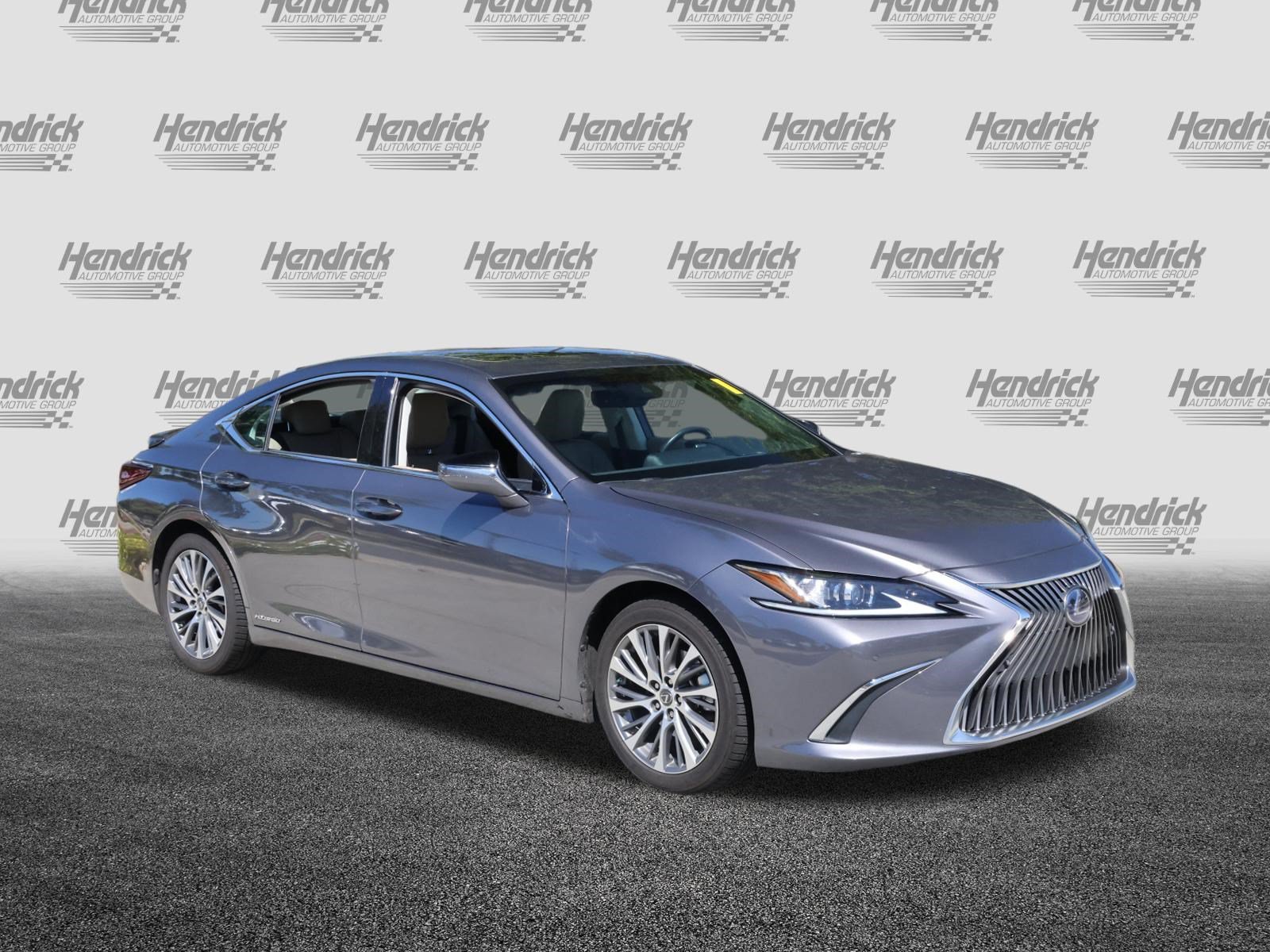 Used 2020 Lexus ES 300h w/ Premium Package FWD image 2