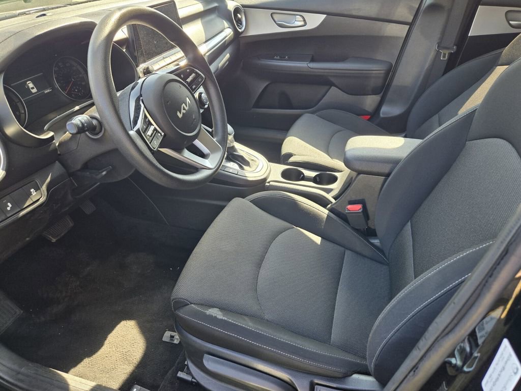 Used 2024 Kia Forte LXS w/ LXS Technology Package FWD image 7