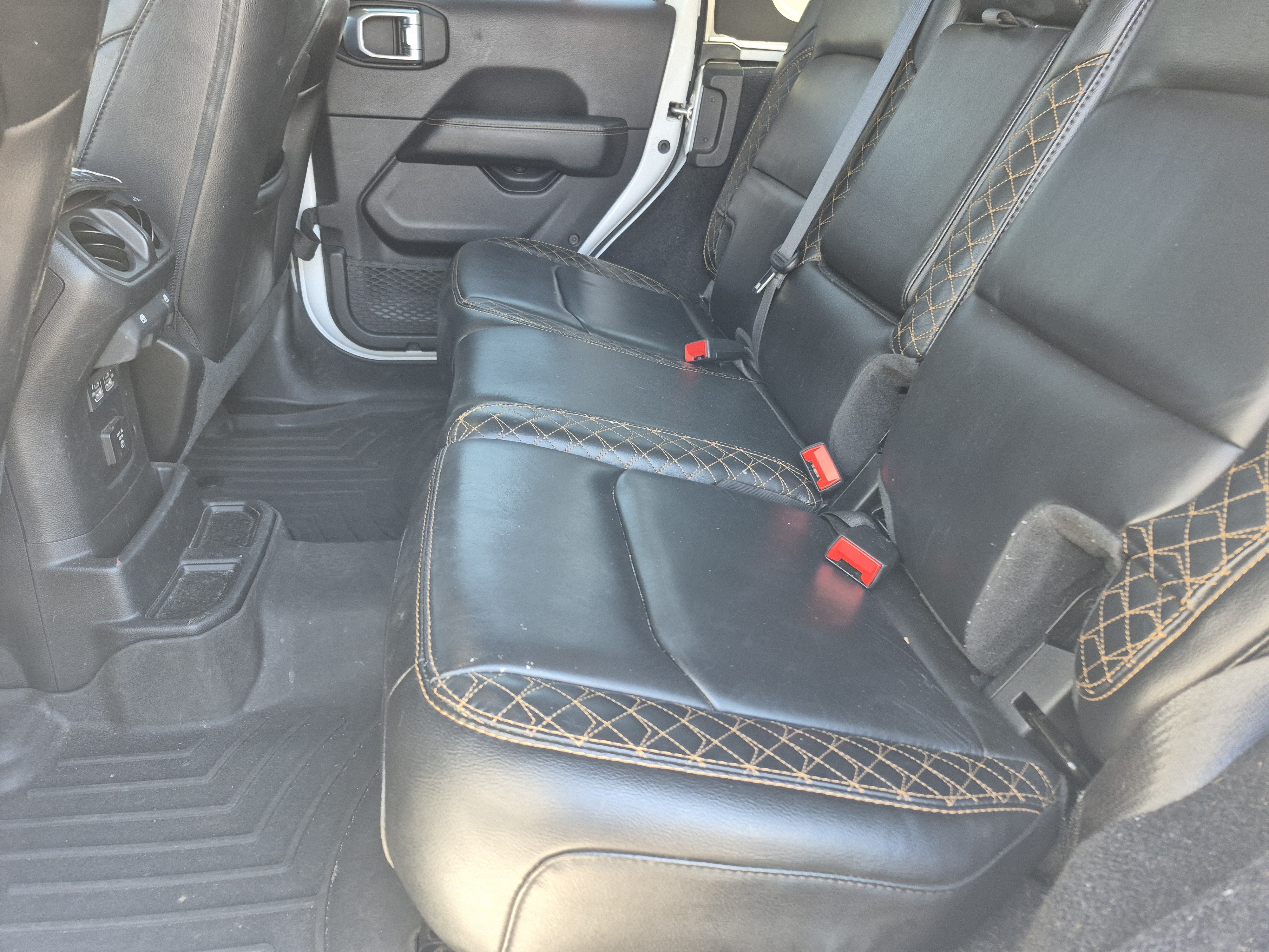Used 2021 Jeep Wrangler Unlimited Sahara AWD/4WD image 17