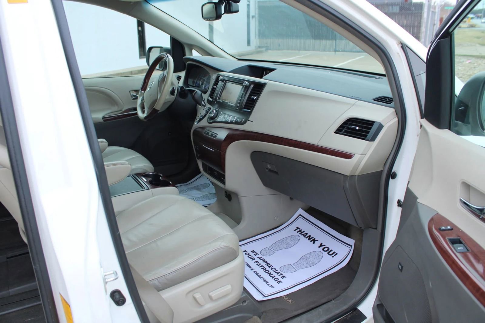 Used 2013 Toyota Sienna Limited w/ Premium Pkg image 12