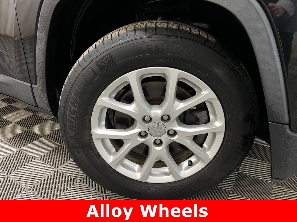 Used 2015 Jeep Cherokee Latitude w/ Cold Weather Group image 46