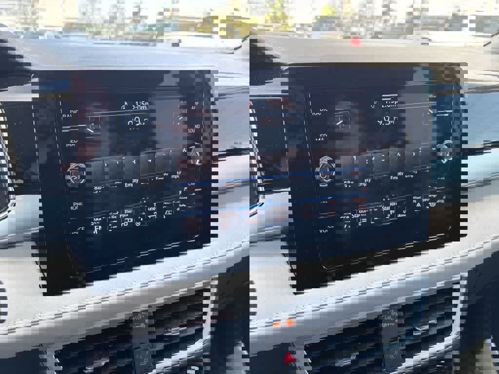 Used 2025 Volkswagen Taos SE FWD image 10