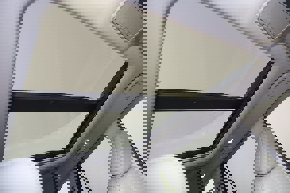 Used 2024 Honda Pilot Touring image 11