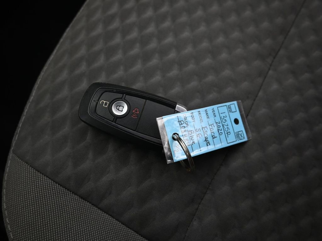 Used 2020 Ford Escape SE image 22