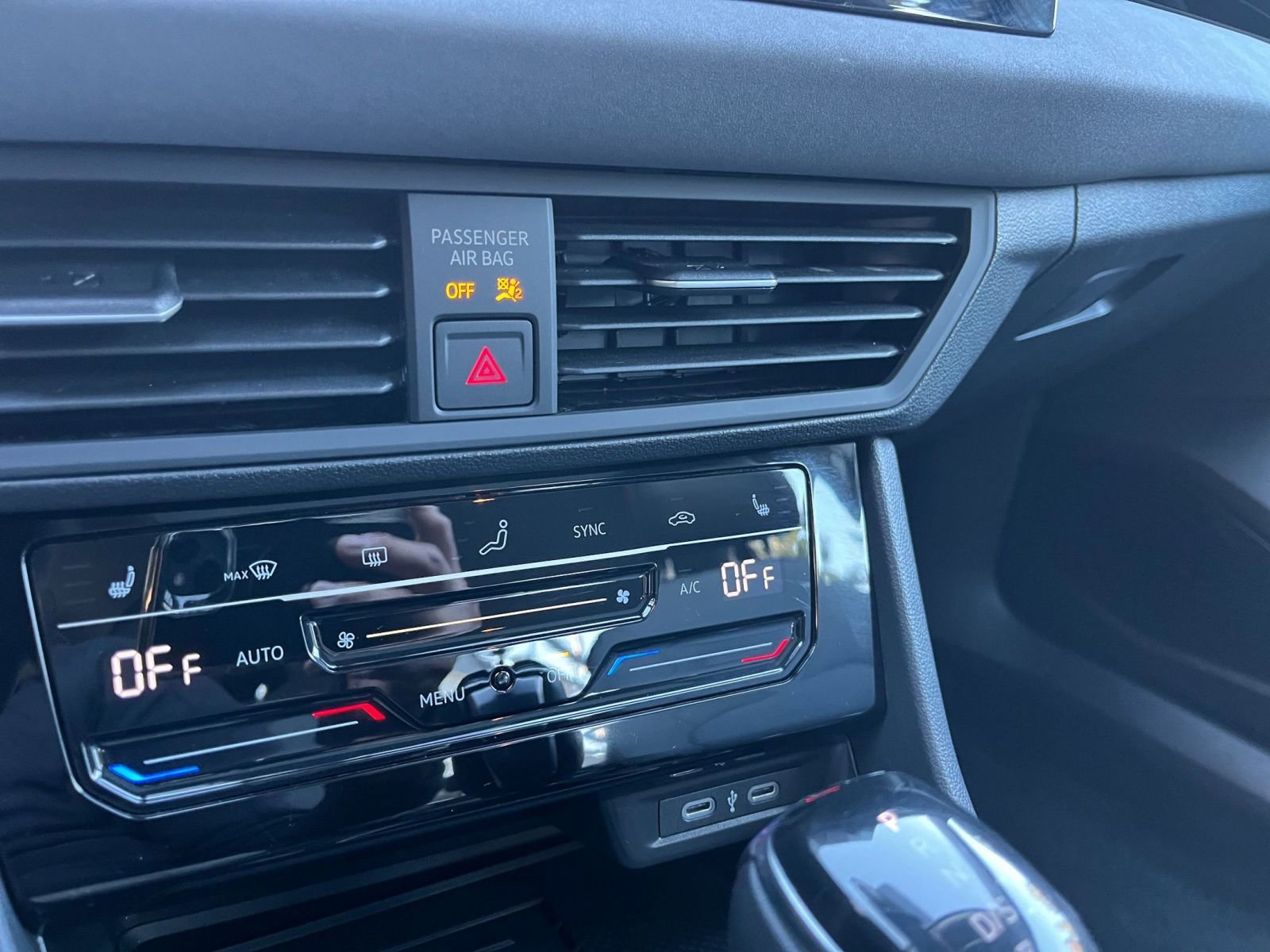 Used 2025 Volkswagen Jetta SE image 24