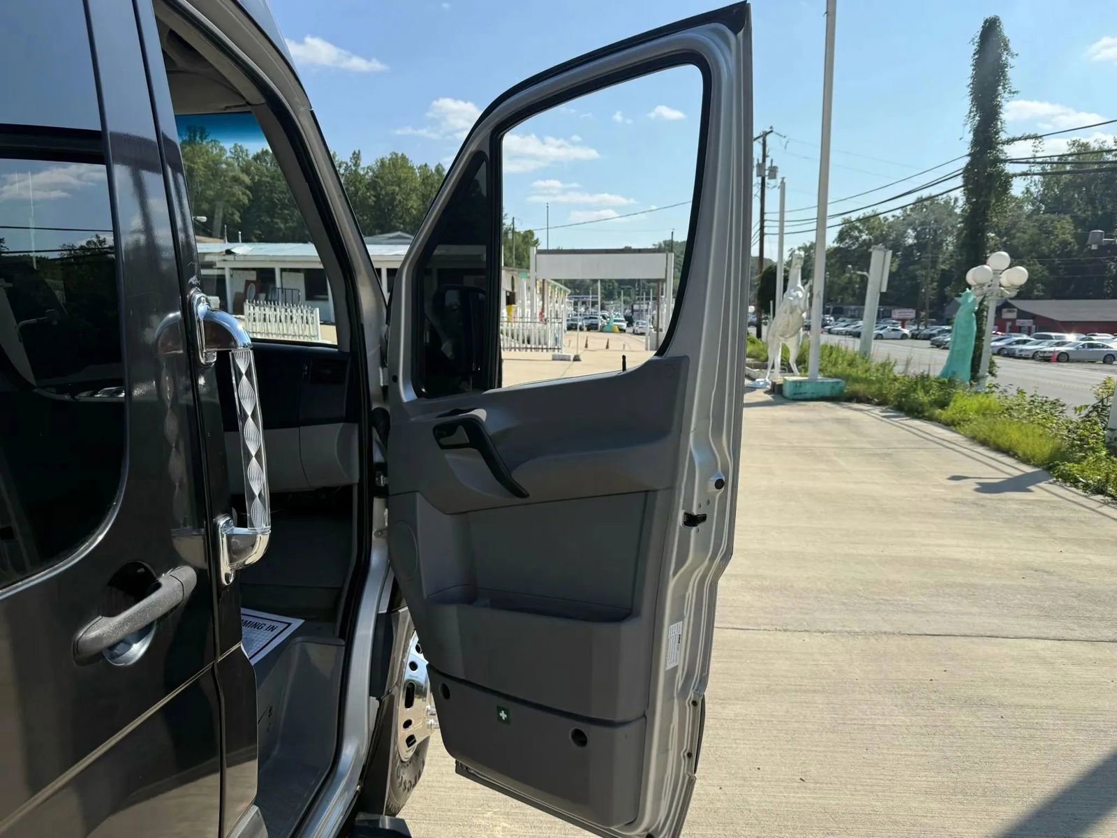 Used 2008 Freightliner Sprinter 3500 RWD image 13