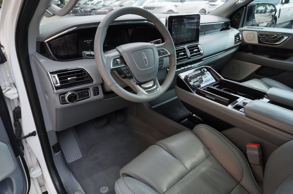 Used 2018 Lincoln Navigator Reserve w/ Technology Package AWD/4WD image 10