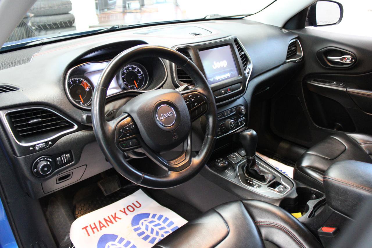Used 2019 Jeep Cherokee Trailhawk w/ Cold Weather Group AWD/4WD image 10