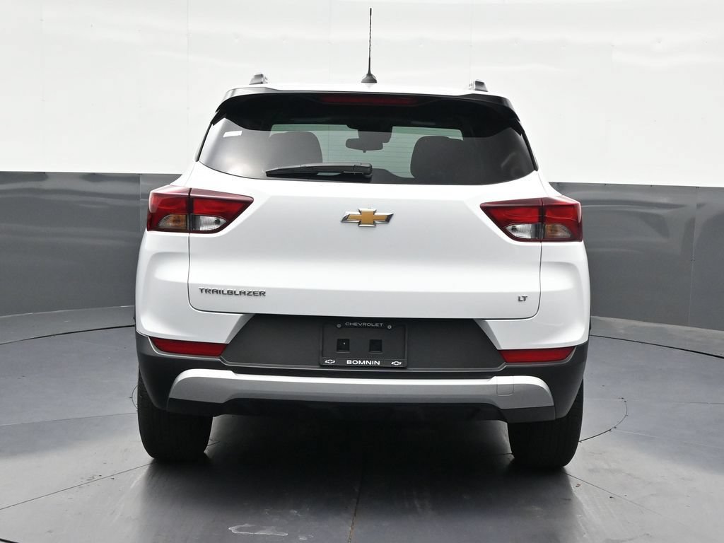 Used 2025 Chevrolet TrailBlazer LT FWD image 4