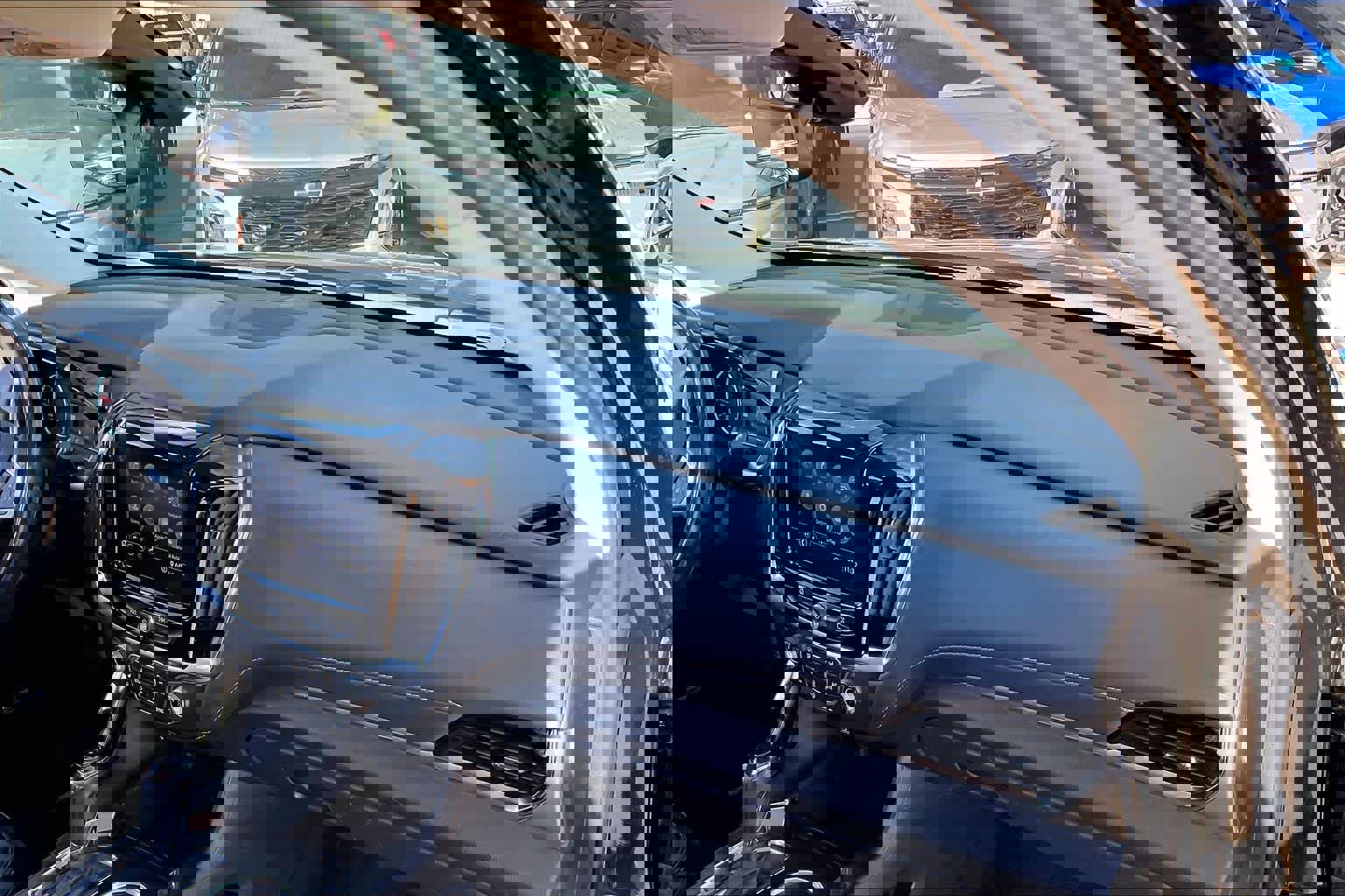 Used 2020 Chevrolet Traverse RS image 17