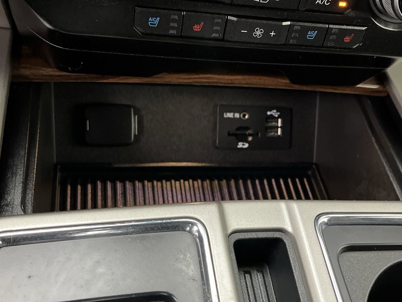 Used 2015 Ford F150 Lariat w/ Equipment Group 502A Luxury AWD/4WD image 26