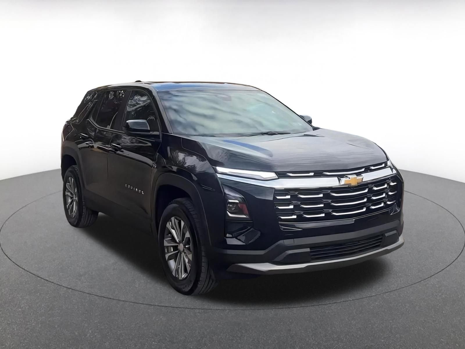 Used 2025 Chevrolet Equinox LT image 3