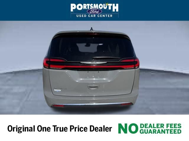 Used 2023 Chrysler Pacifica Touring-L image 29